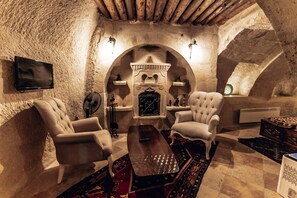 Deluxe Arch Cave Room | Premium bedding, individually decorated, individually furnished - Apex Cave Hotel (Nevsehir)