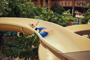 Indoor pool, outdoor pool, pool loungers - Hotel Nordseeküste by Center Parcs (Butjadingen)
