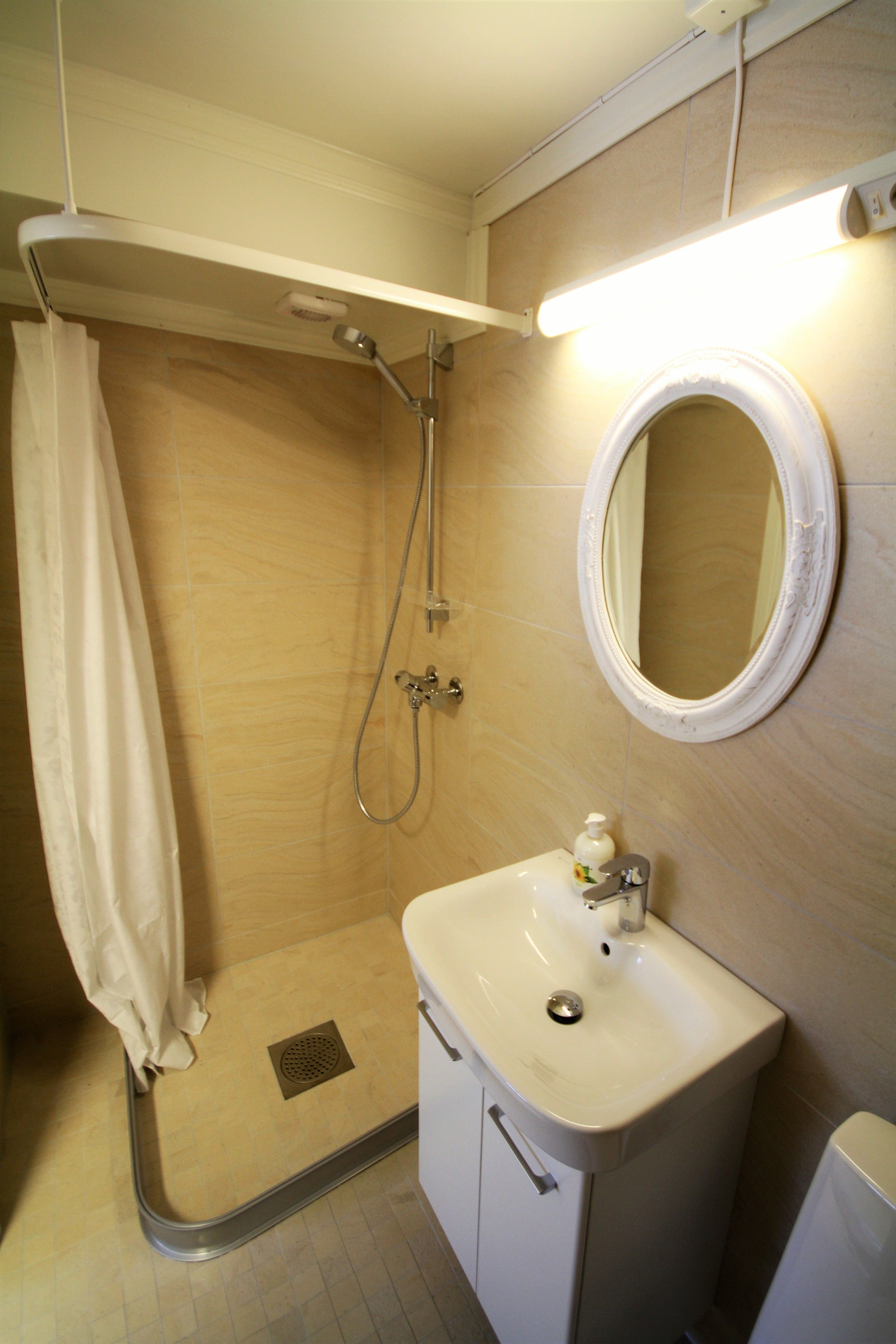 standard double room | bathroom amenities | free toiletries, hair dryer, towels