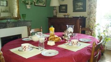 Free daily continental breakfast