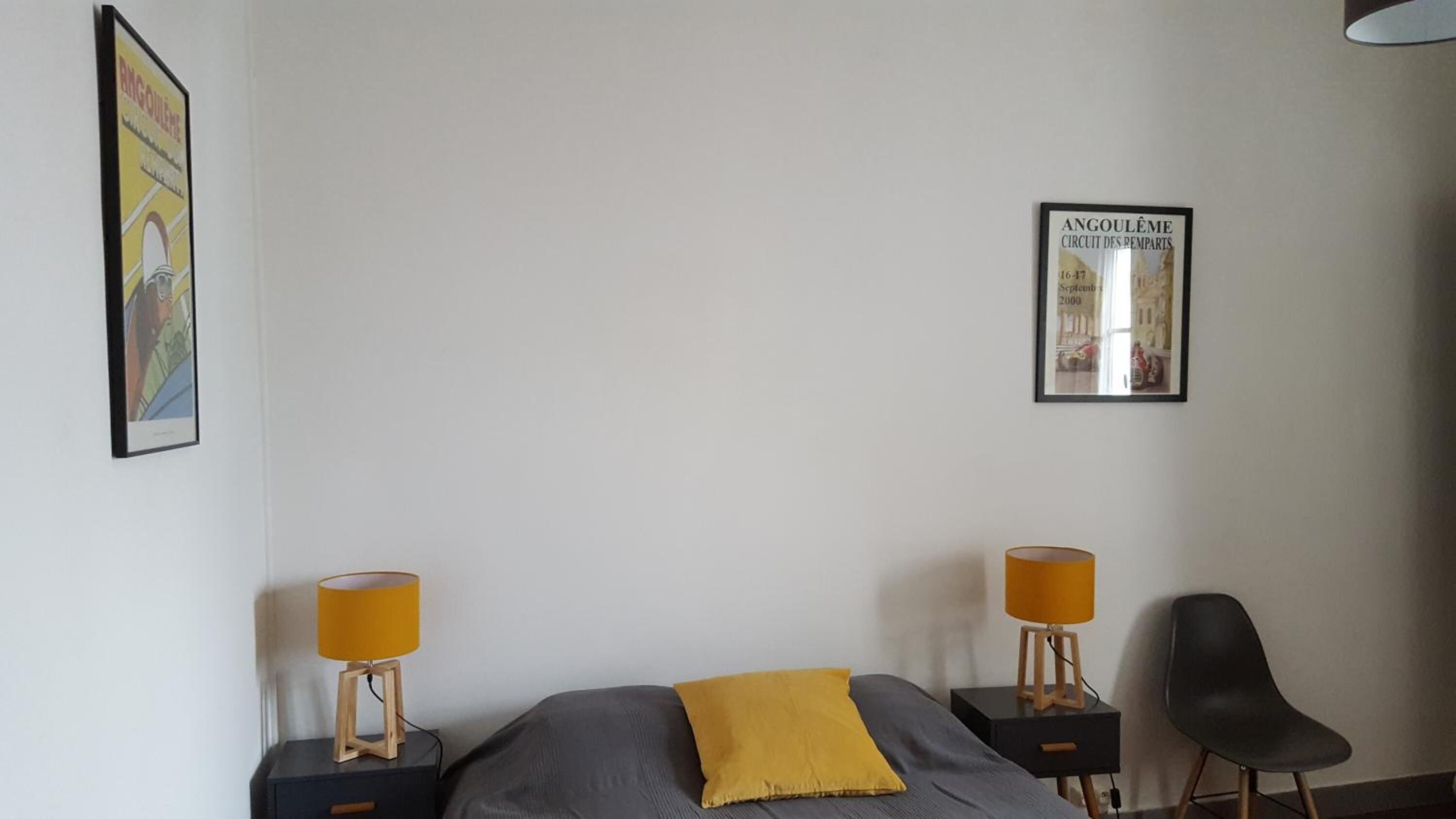 客室ごとに異なる装飾、客室ごとに異なるインテリア、デスク、遮光カーテン