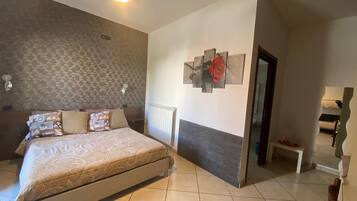 Deluxe Room, Accessible, Garden View | Egyptian cotton sheets, premium bedding, down duvets