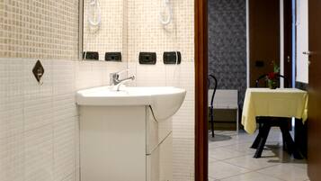 Comfort Double Room, Private Bathroom | Bathroom | Shower, rainfall showerhead, free toiletries, hair dryer