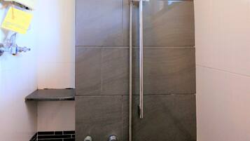 Superior Twin Room | Bathroom shower