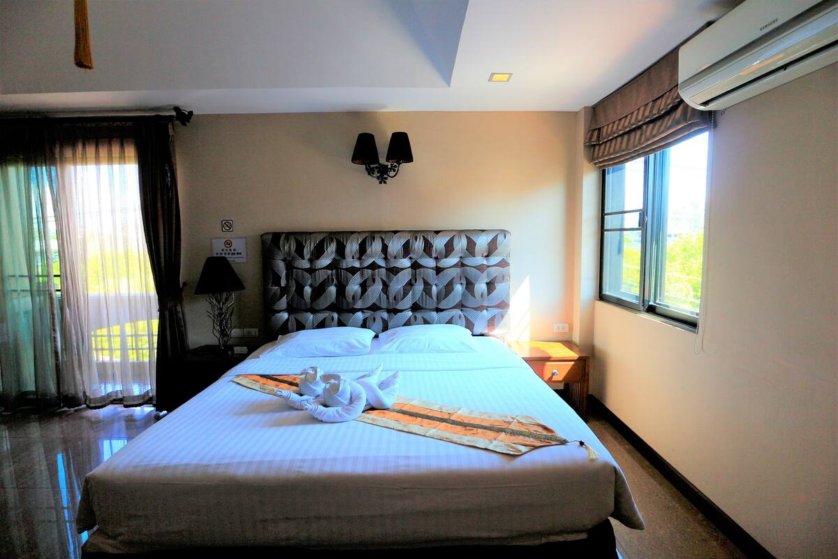 Superior Double Room | Minibar, desk, WiFi (free)