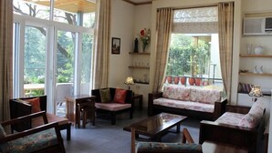 Luxury Villa | Living area - Lamrin Norwood Green Palampur (Palampur)