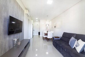 Apartamento (Costa Brava 203) | Área de estar | TV