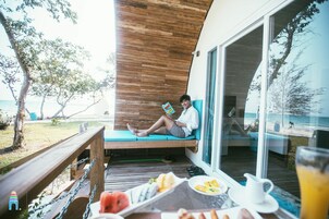 Daily buffet breakfast (USD 12 per person)