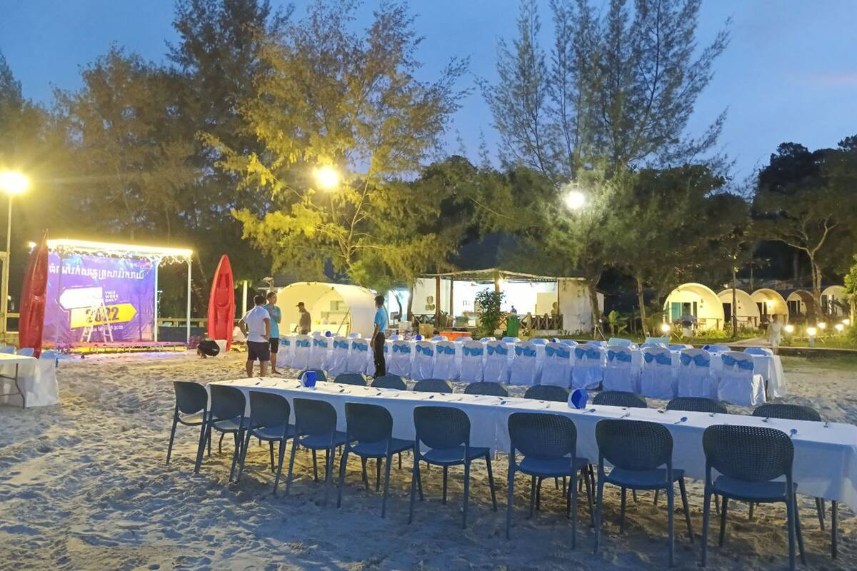 breakfast, lunch, dinner served; local cuisine