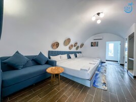 Deluxe Family Garden View | Premium bedding, minibar, in-room safe, desk