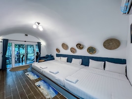 Tube Family Garden View | Premium bedding, minibar, in-room safe, desk