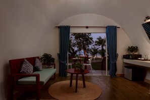 Premium bedding, minibar, in-room safe, desk - Tube Resort by EHM (Koh Rong Sanloem)