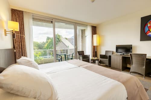 Quarto casal standard, 2 camas de solteiro | Cofres nos quartos, escrivaninha, Wi-Fi de cortesia, roupa de cama