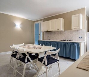 Appartement Familial, 2 chambres, rez-de-chaussée | Coin cuisine privé