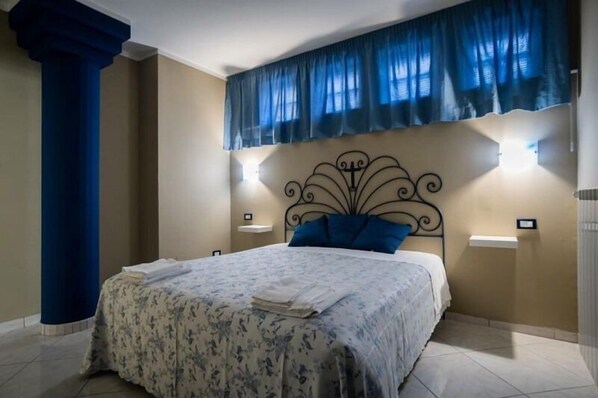 Bureau, Wi-Fi gratuit, draps fournis