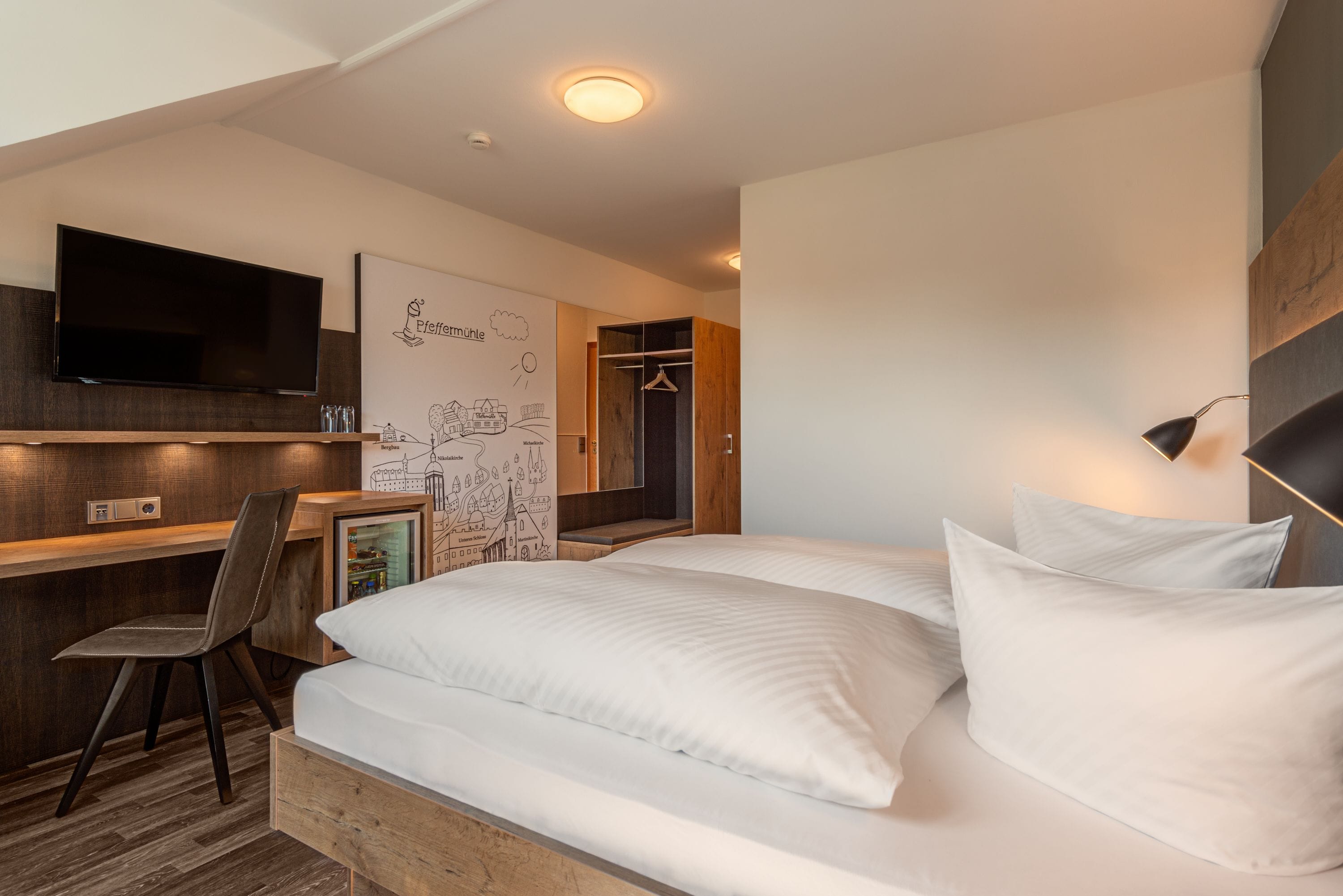 スーペリア ダブルルーム | セーフティボックス (室内)、デスク、ノートパソコン用作業スペース、遮光カーテン