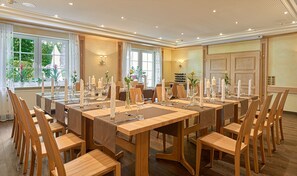 Breakfast and dinner served - Hotel Pfeffermühle (Siegen)
