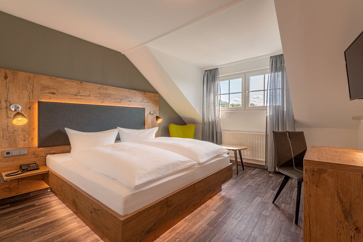 Superior Double Room | In-room safe, desk, laptop workspace, blackout drapes