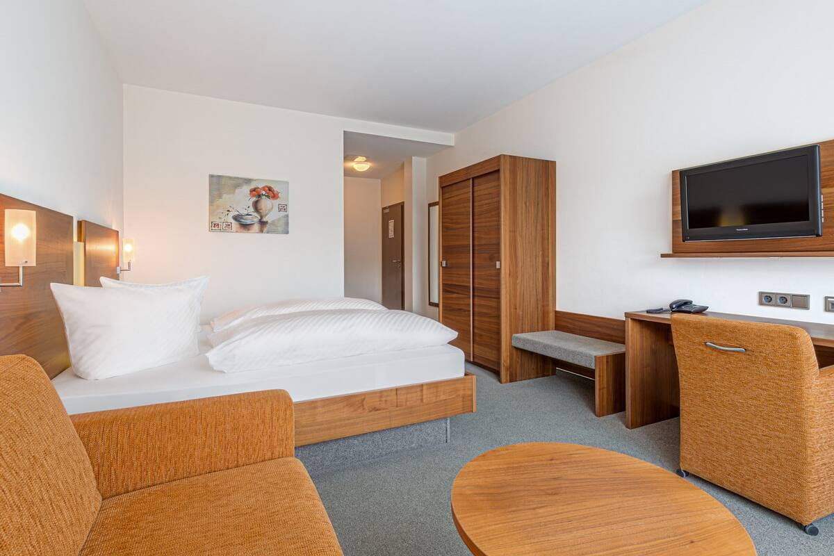 Exclusive Double Room, Roll-in Shower | In-room safe, desk, laptop workspace, blackout drapes