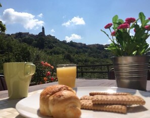 Desayuno de cocina local incluido todos los días
