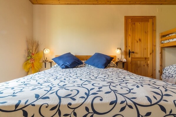 Departamento familiar, varias camas, Terraza, vista a la montaña | Sábanas italianas Frette, ropa de cama de alta calidad y edredón