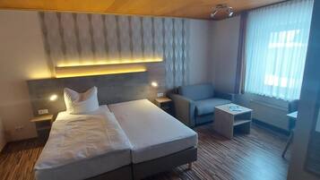 Schreibtisch, kostenloses WLAN, Bettwäsche