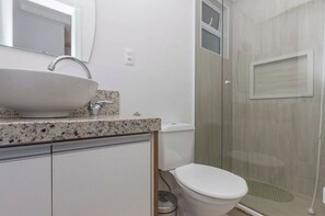 Apartment (403) | Bathroom sink - Madeira Aptos na Praia de Bombas (Bombinhas)
