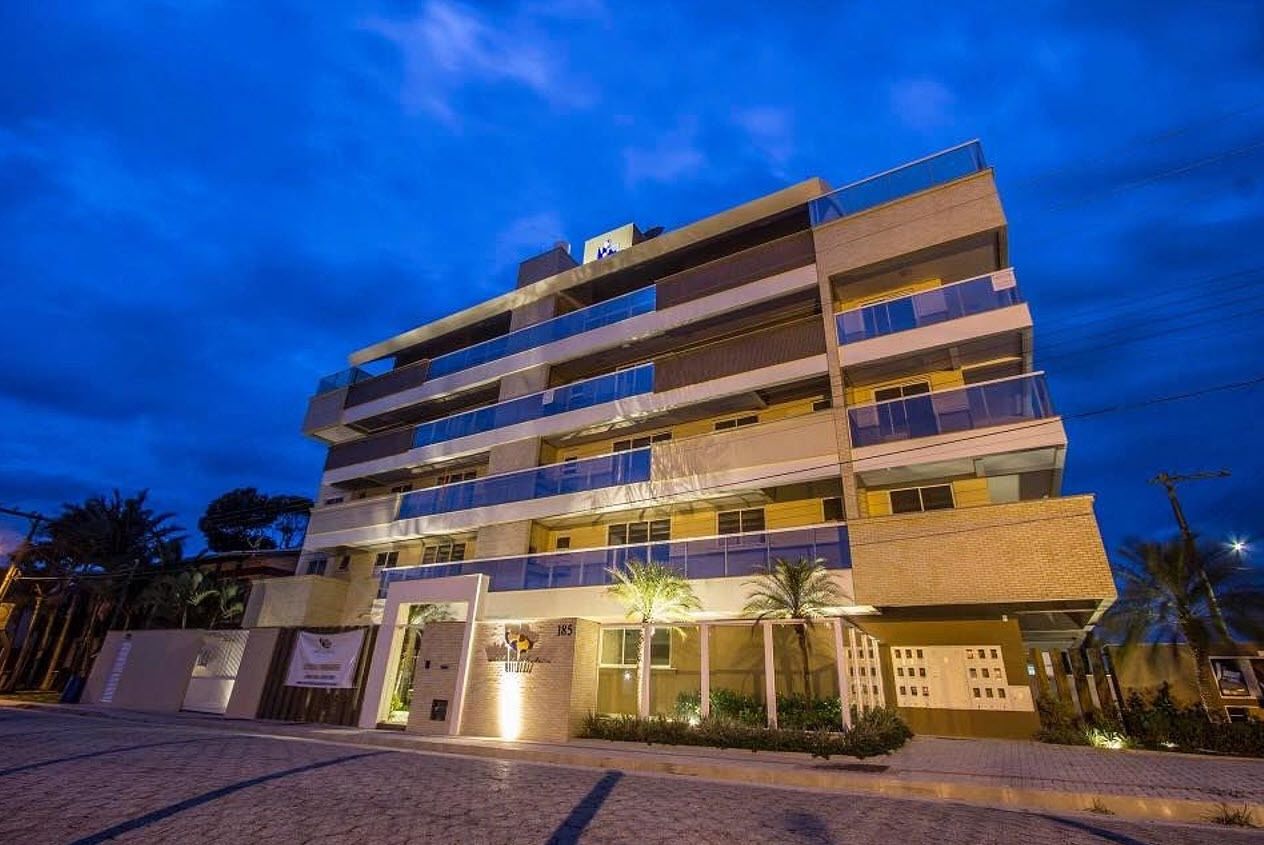 住宿正面 - 傍 晚/夜晚