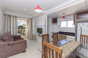 Apartamento (403) | Opções para refeição no quarto