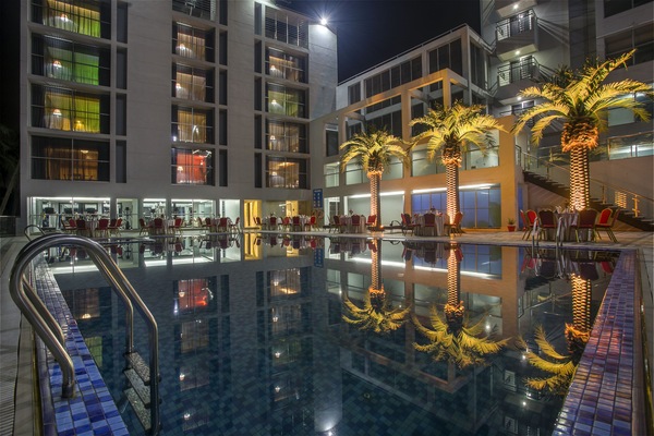 2 outdoor pools, open 8:00 AM to 8:00 PM, sun loungers