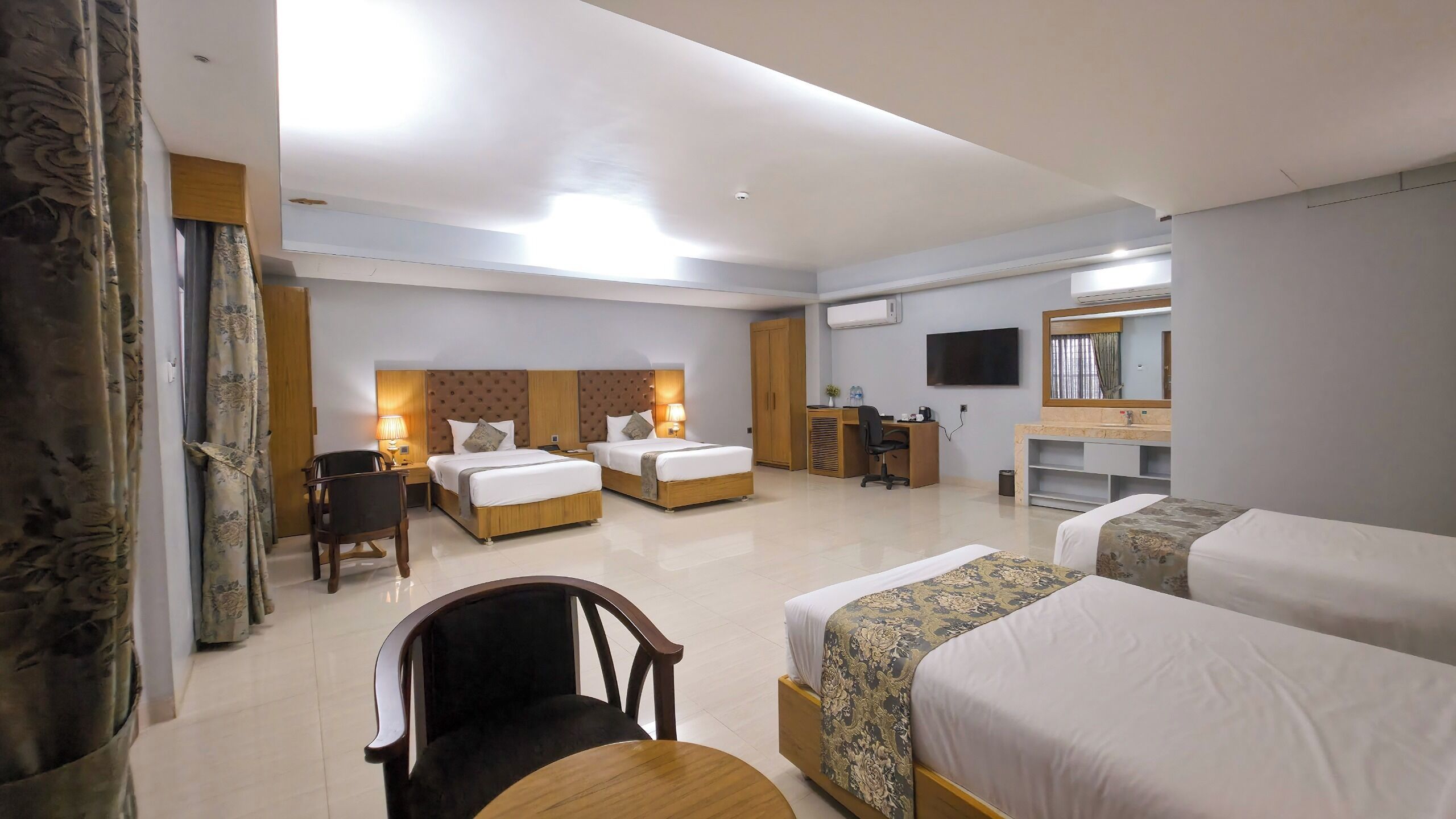 Deluxe Quadruple Room