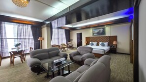 Premier Room, Pool View | Minibar, in-room safe, desk, laptop workspace