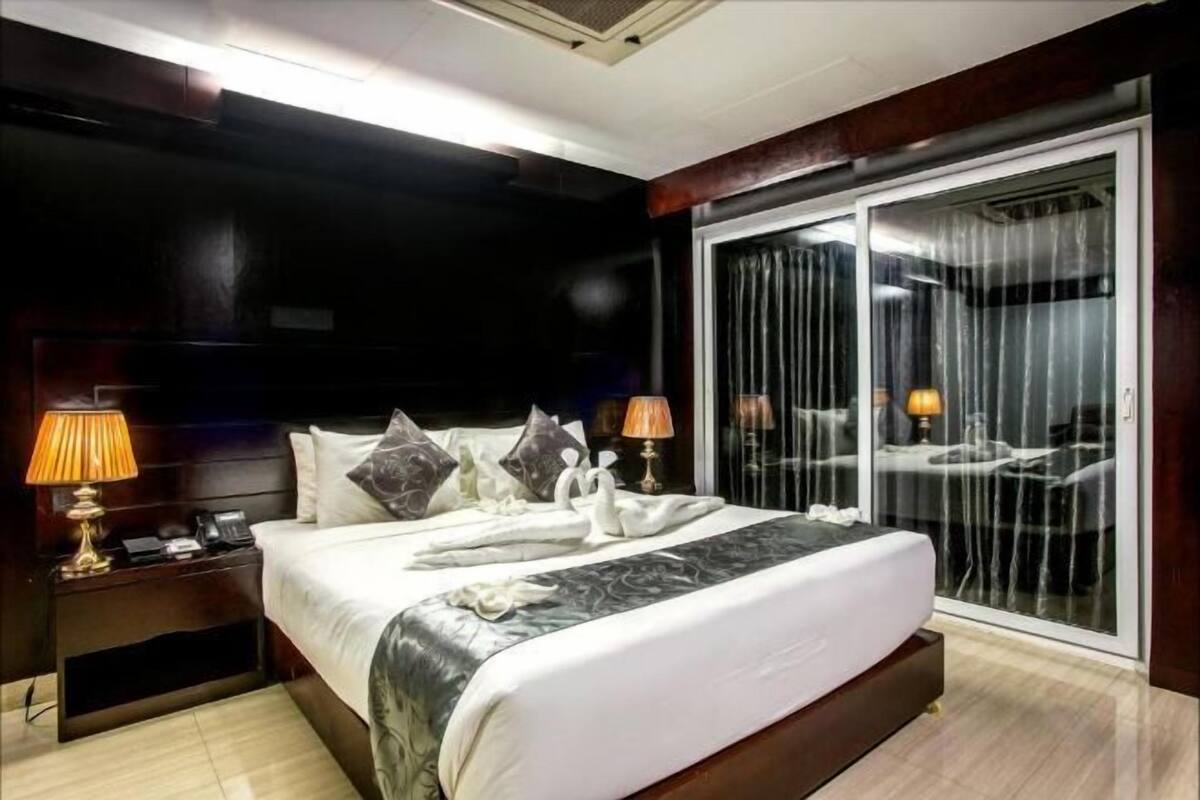 1 bedroom, minibar, in-room safe, desk