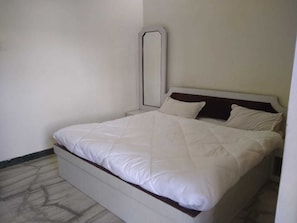 Basic Double Room | Free WiFi