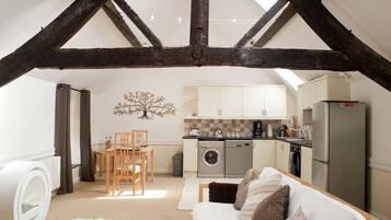 Cottage, 1 King Bed (Y Granar) | Private kitchen | Fridge, microwave, oven, stovetop