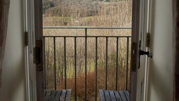 Cottage, 2 Double Beds (Y Gilfach) | Balcony