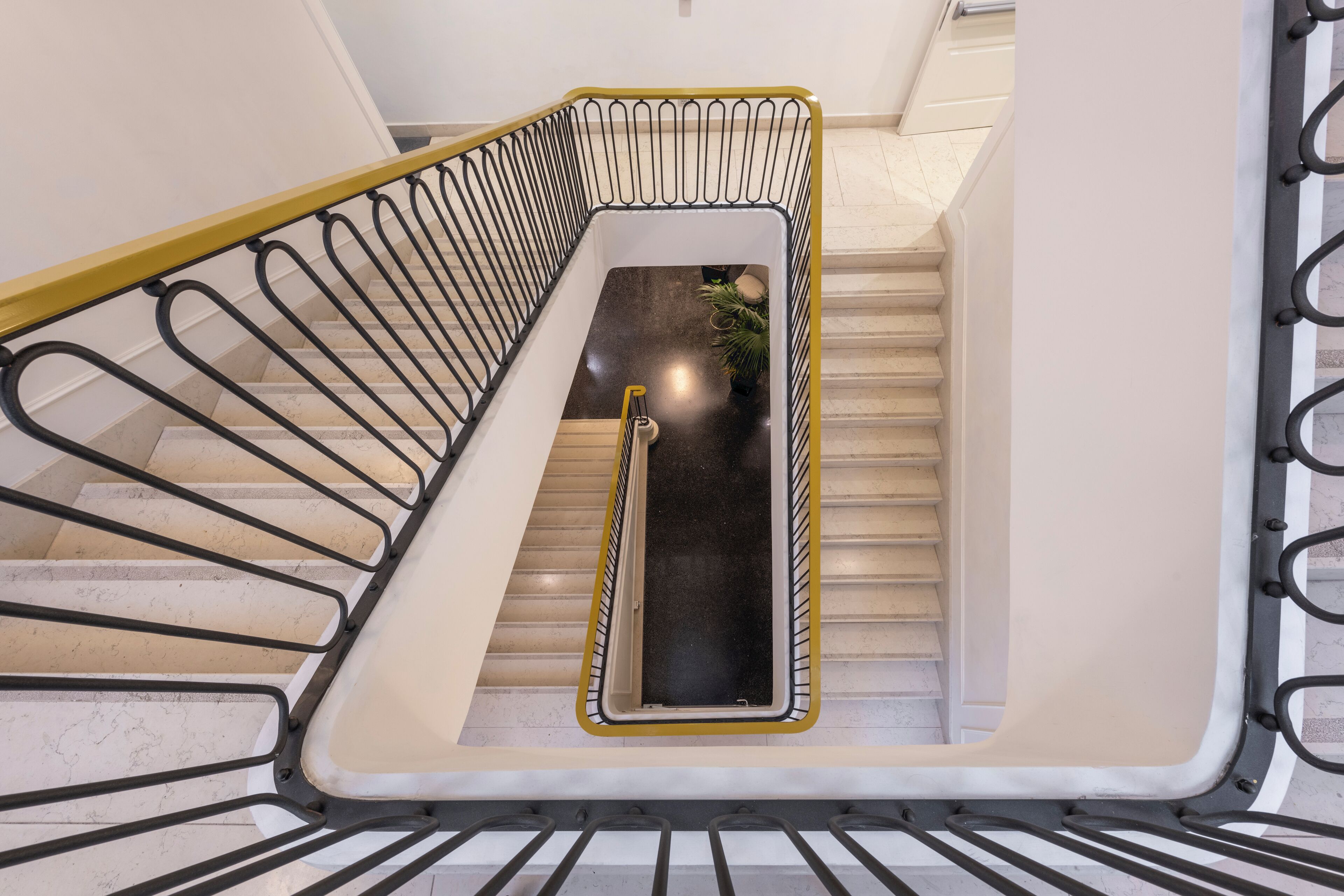 handrails in stairways