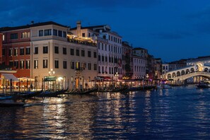 Front of property - evening/night - H10 Palazzo Canova (Venice)