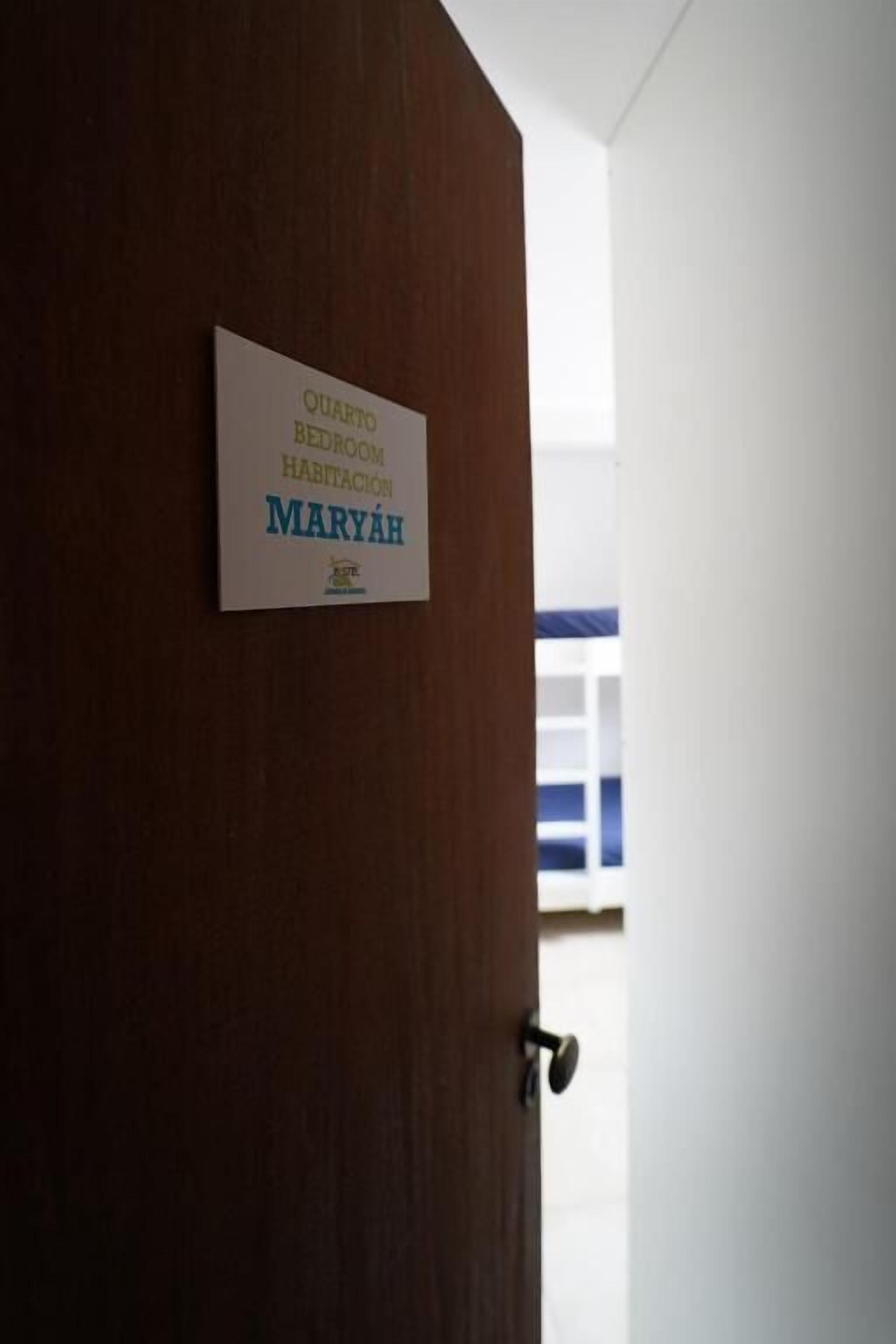 Decoración personalizada, muebles diferentes y cortinas blackout 