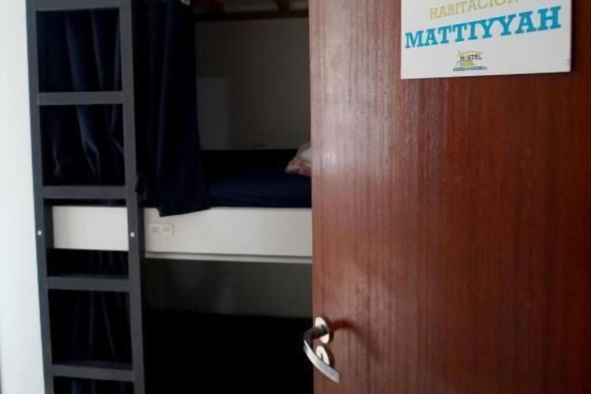 Dormitorio Mattiyyah | Decoración individual, mobiliario individual, cortinas opacas