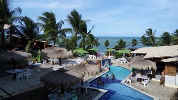 2 outdoor pools, pool loungers