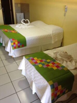 Triple Room, Non Smoking | Minibar, free WiFi, bed sheets