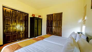 2 bedrooms, desk, free WiFi, bed sheets