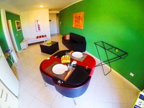 Comfort-Apartment, 1 Schlafzimmer | Essbereich im Zimmer