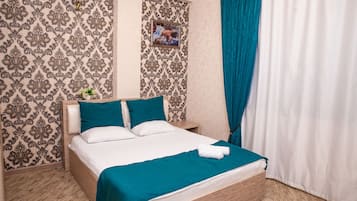 Family Room | Minibar, in-room safe, desk, blackout drapes