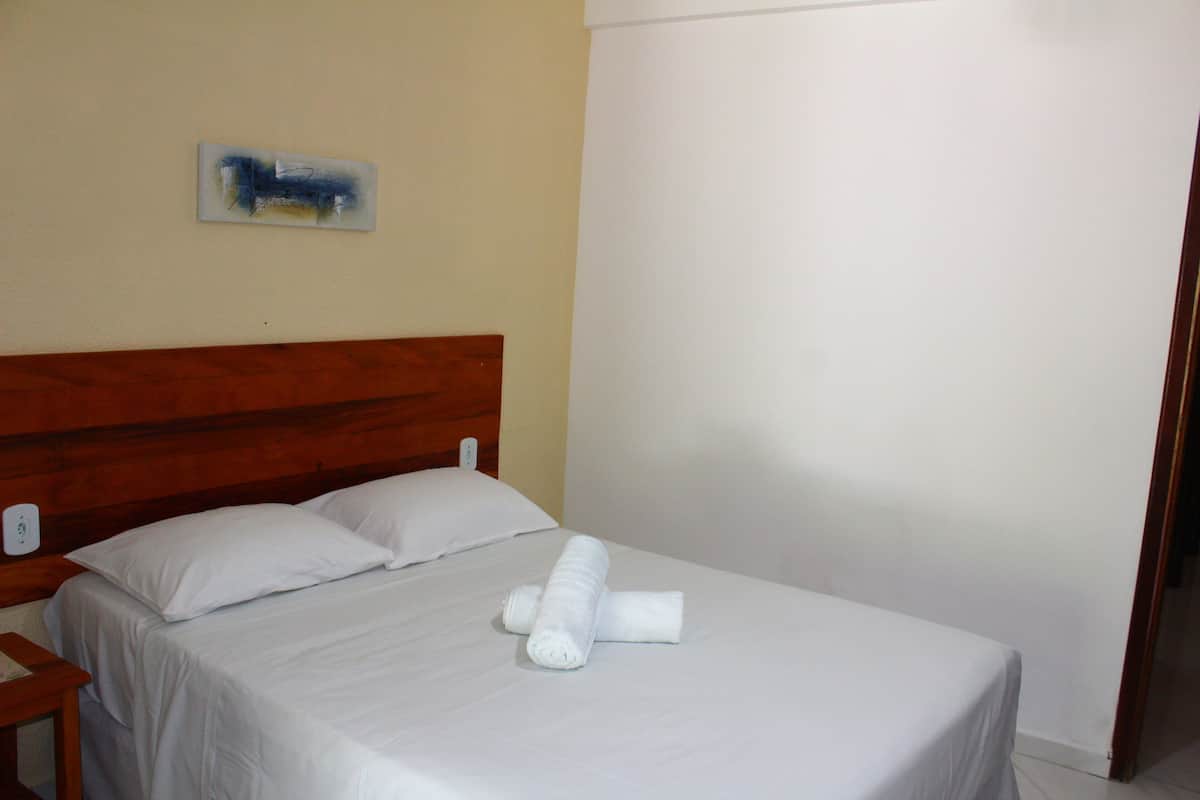 Minibar, wifi gratis y ropa de cama