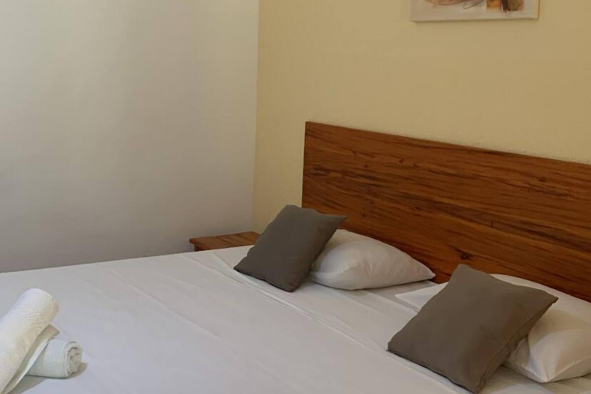 Quarto Cama king-size | มินิบาร์, Wi-Fi ฟรี, ผ้าปูที่นอน
