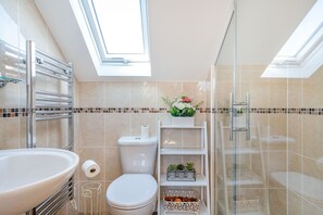 Cottage | Bathroom | Shower - The Litte Hideaway (Newquay)