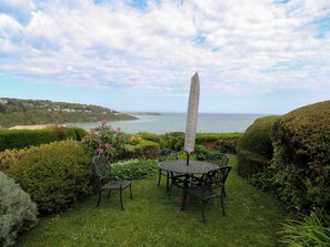 Cottage | Outdoor dining - Apartment 1 Llewellan (St Ives)