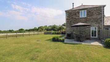 Cottage | Property grounds